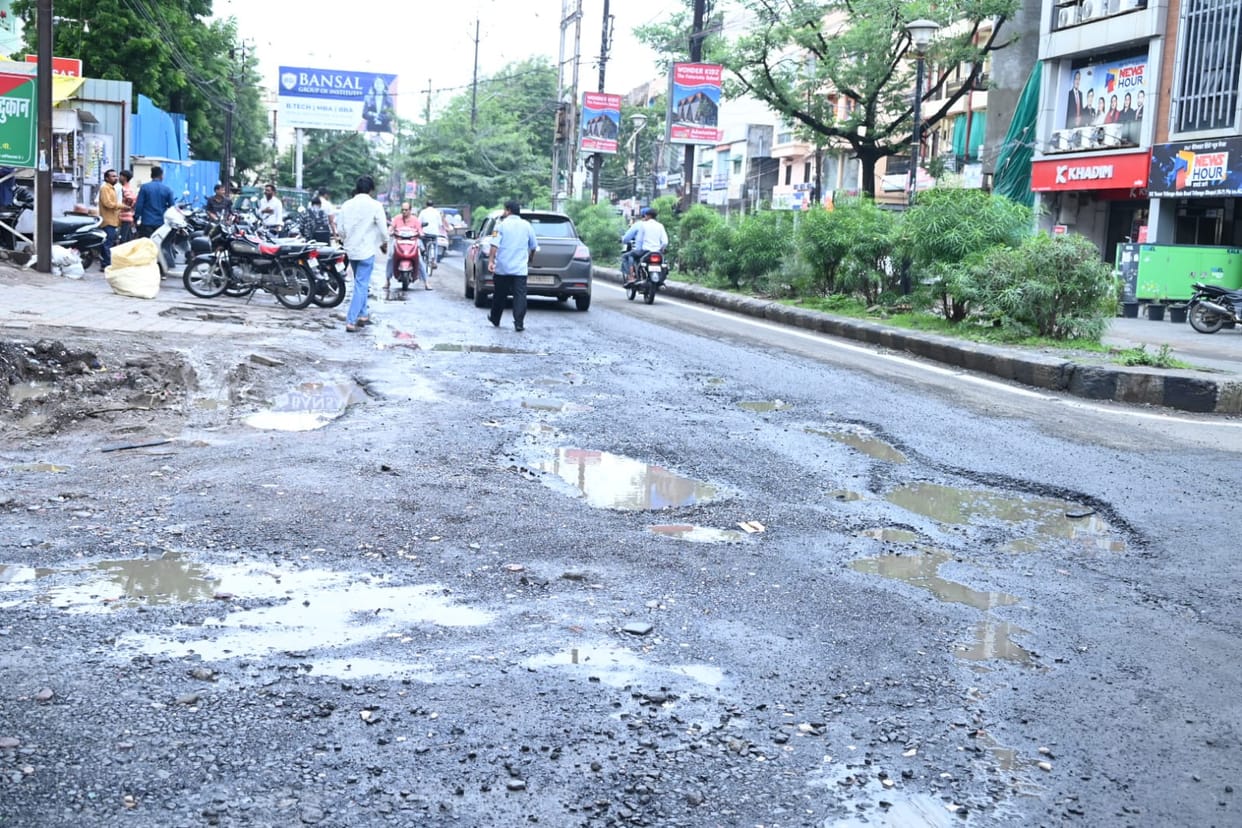 Bhopal: More than 12 roads of Bhopal Municipal Corporation got damaged during warranty period, no action on co