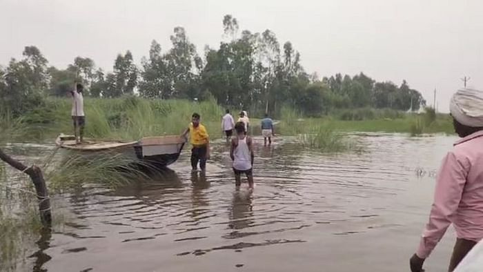 Flood water entered 11 villages on the banks of Ganga in Badaun