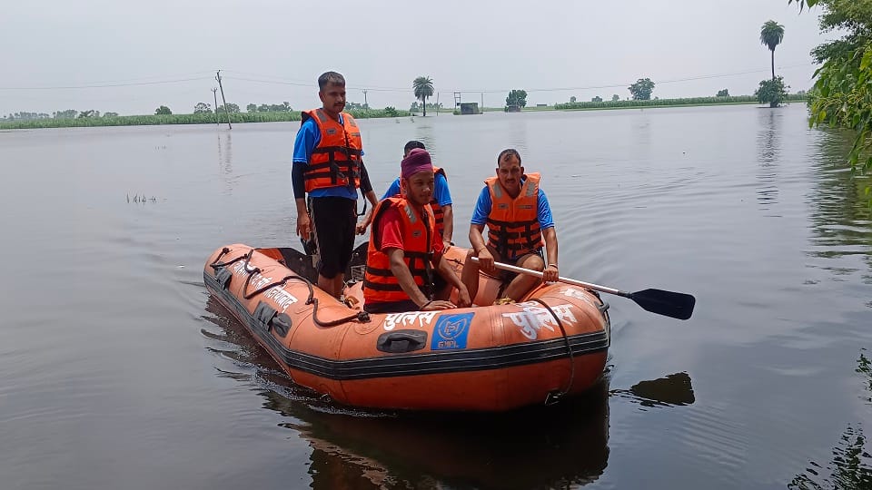 Meerut: 10 villages of Khadar filled with flood water, traffic stopped, thousands of villagers Affected