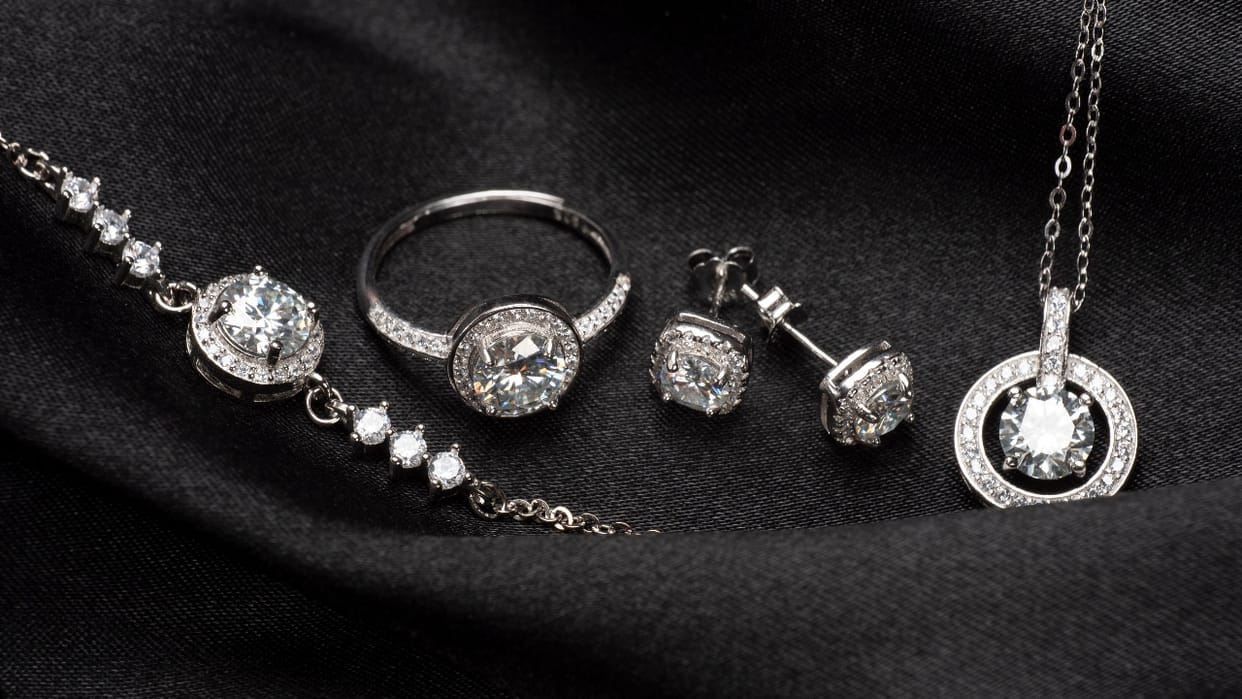 Jewelers expect sales to increase on Rakshabandhan, focus on light weight diamond jewellery