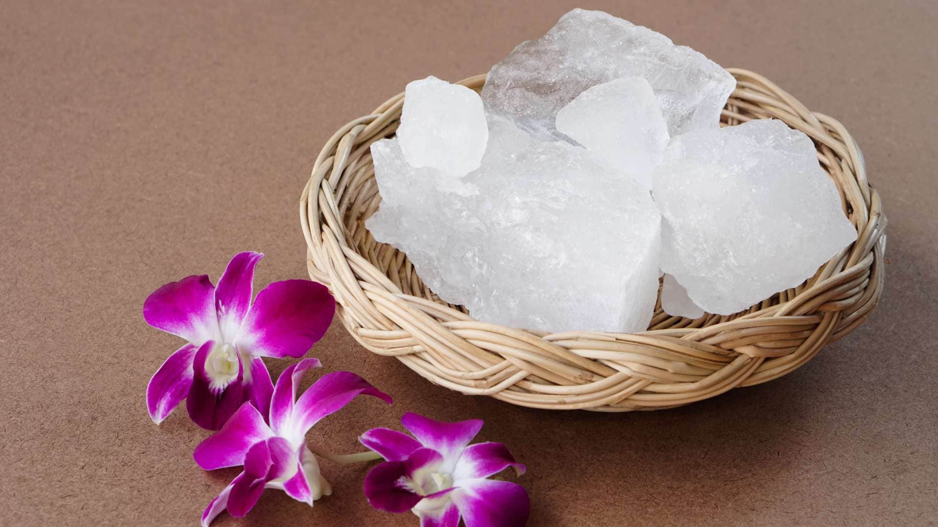 does alum used for dandruff removal kya fitkari ke pani se dandruff jata hai