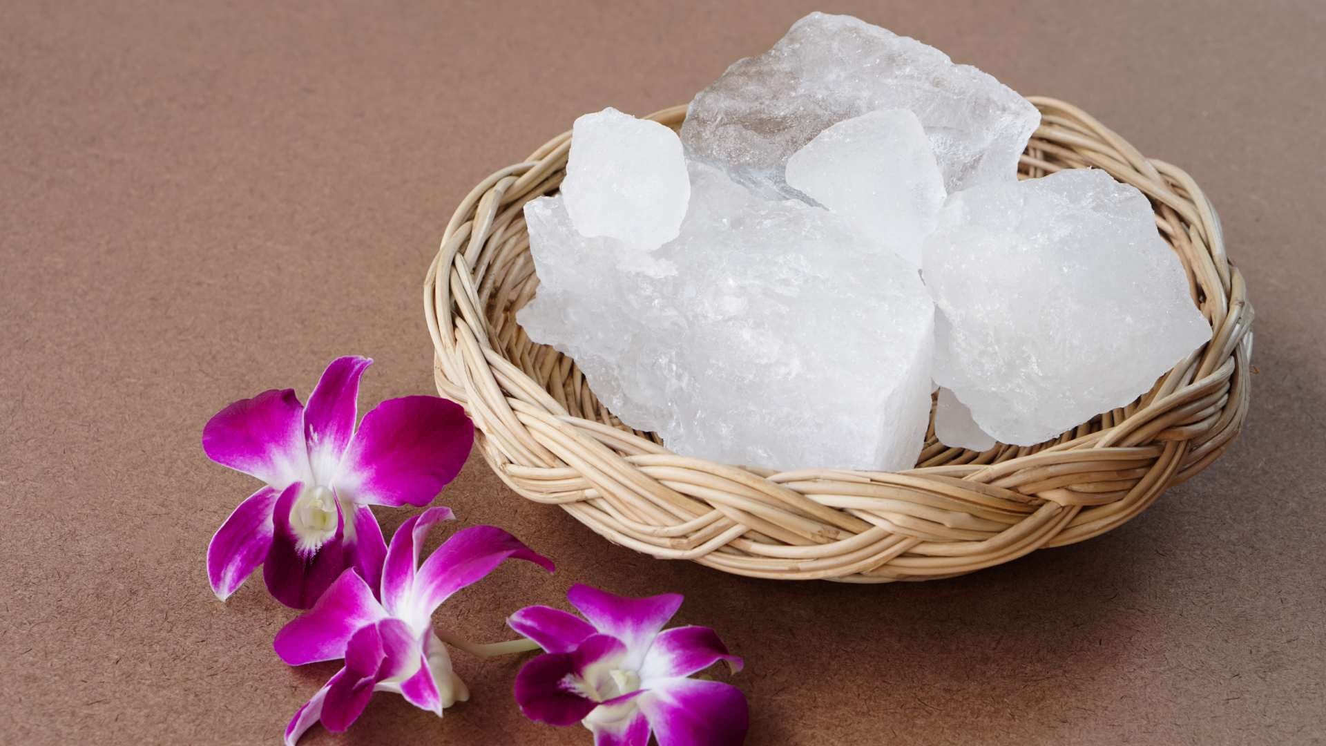 Fitkari Upay in Hindi Five Simple Alum Remedies That Bring Prosperity at Home