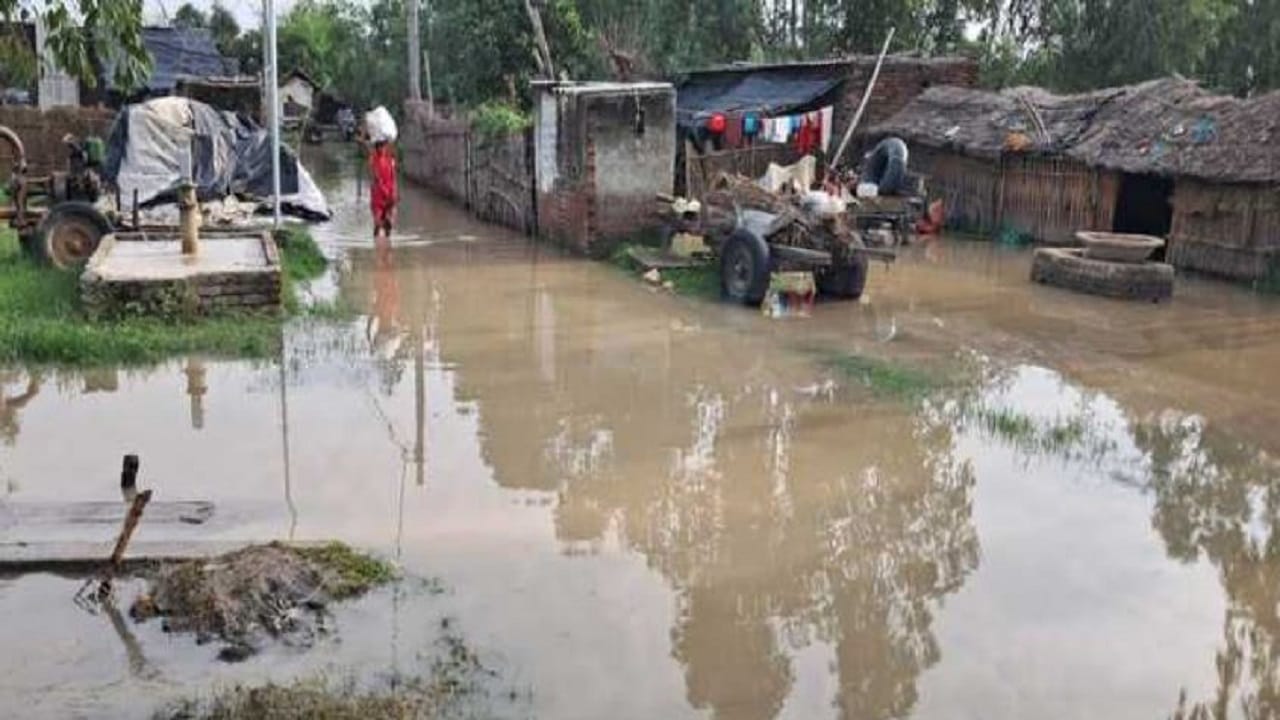 Flood water entered 11 villages on the banks of Ganga in Badaun