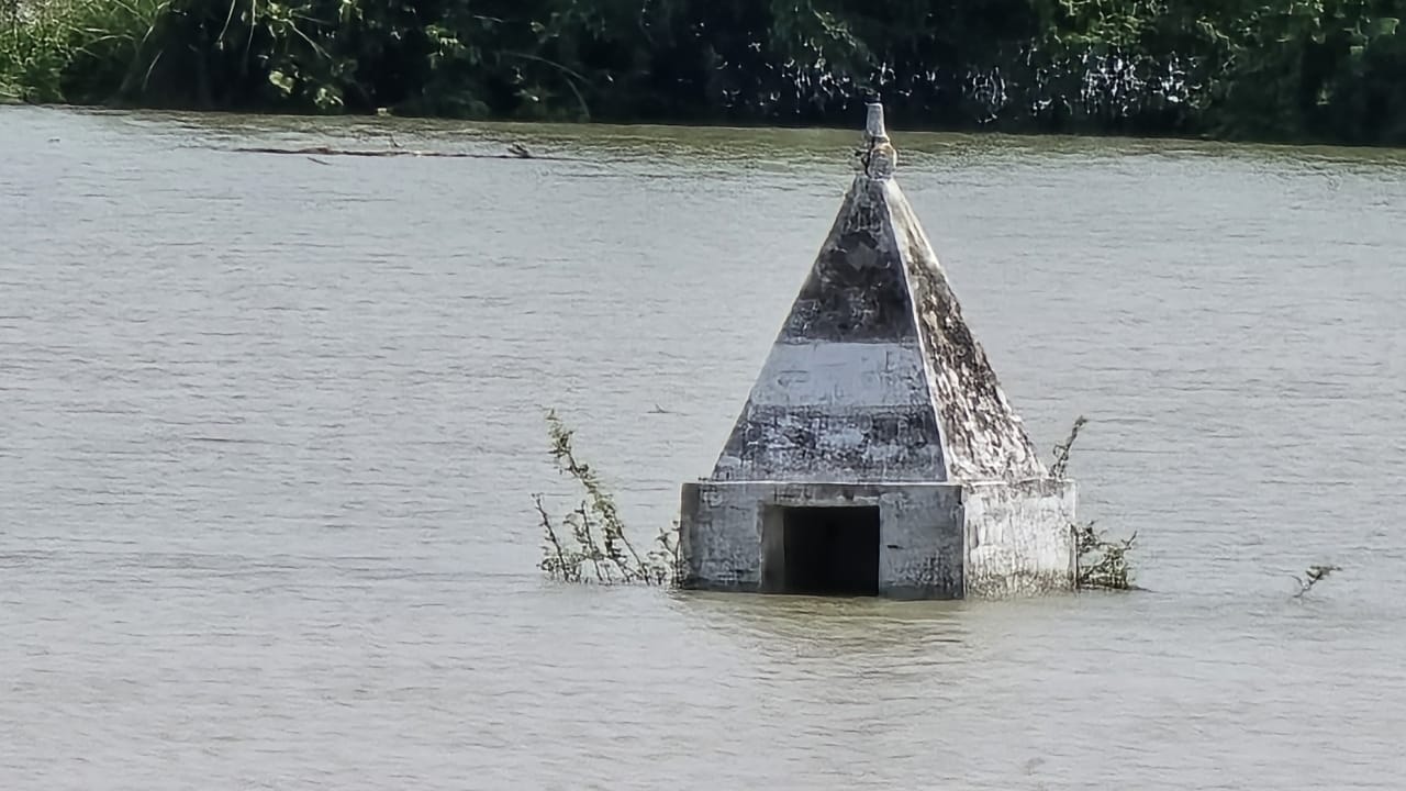 UP Floods Ganga and Ramganga Overflow, 28 Villages Submerged, Thousands Affected