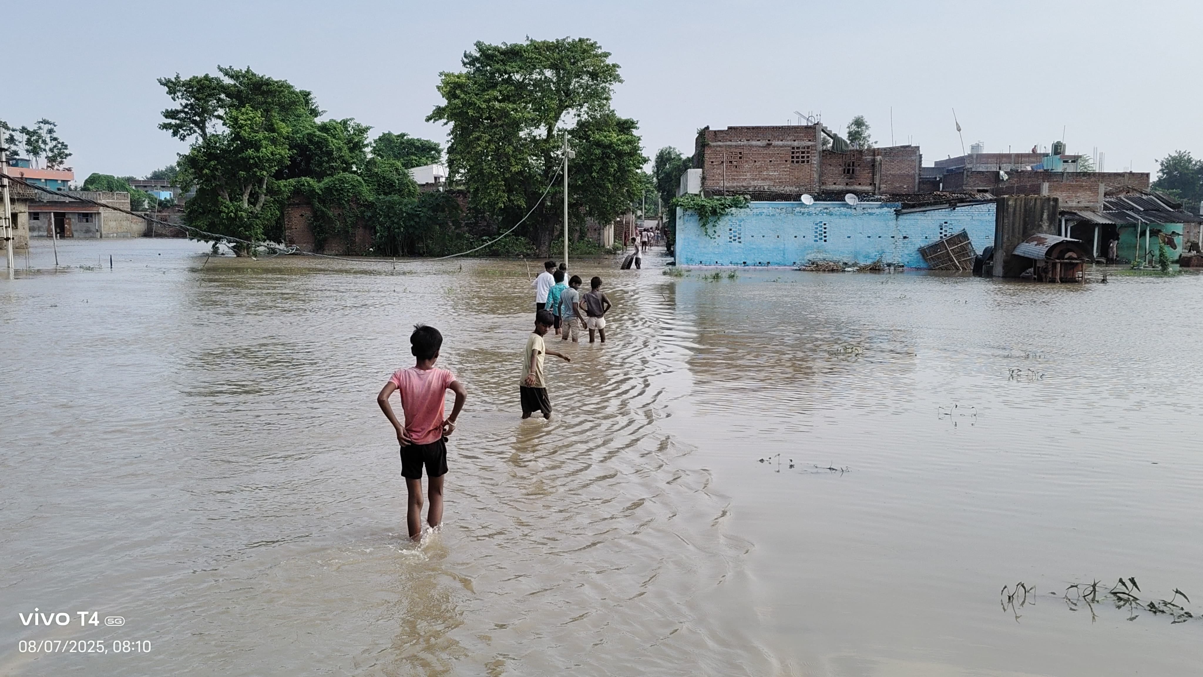 गंगा का जलस्तर तेजी से बढ़ा