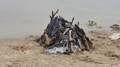 Rudraprayag News pain of Migration Elderly Woman dies, people from other villages arrive to pick up body