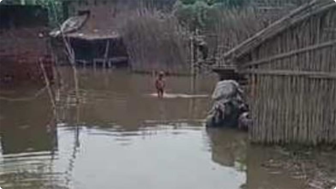 Flood water entered 11 villages on the banks of Ganga in Badaun