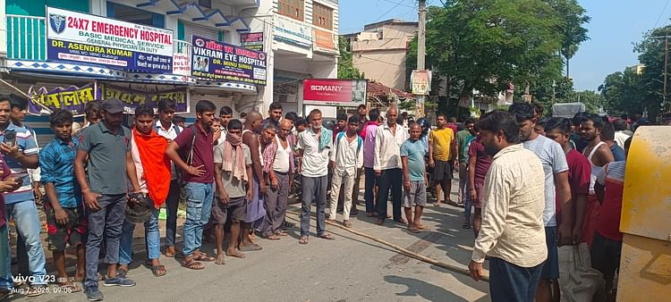 बिहार के बिक्रम में तेज रफ्तार का कहर: स्कूल से लौट रहे छात्र को हाईवा ने कुचला, मौके पर मौत; चालक गिरफ्तार