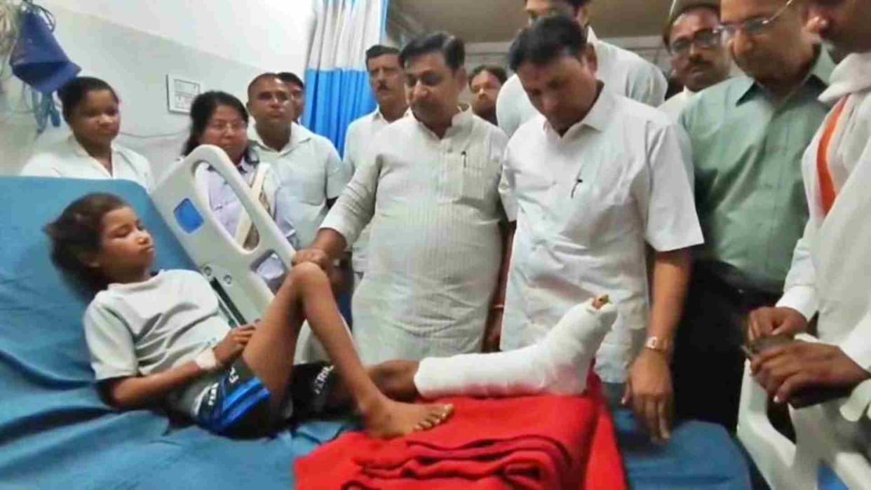 Jhalawar School Accident: Dotasara held the government responsible for the death of the children