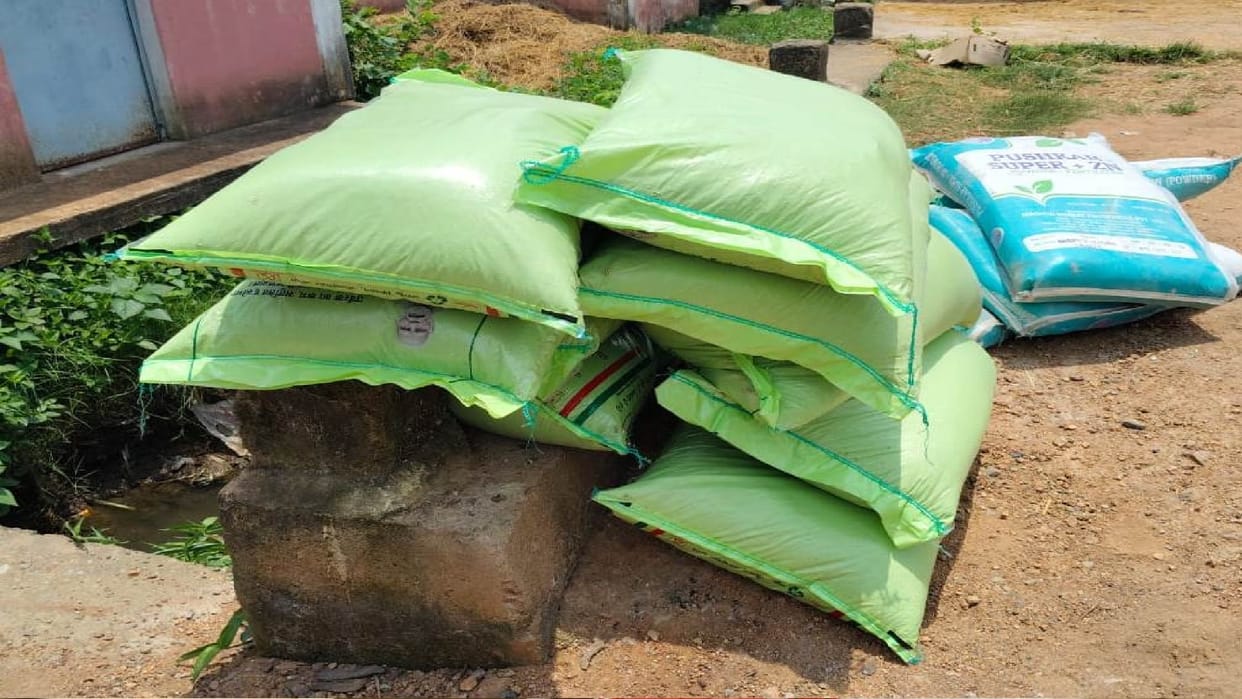 Agriculture department action on illegal chemical fertilizer transportation, 28 bags seized in Chhattisgarh