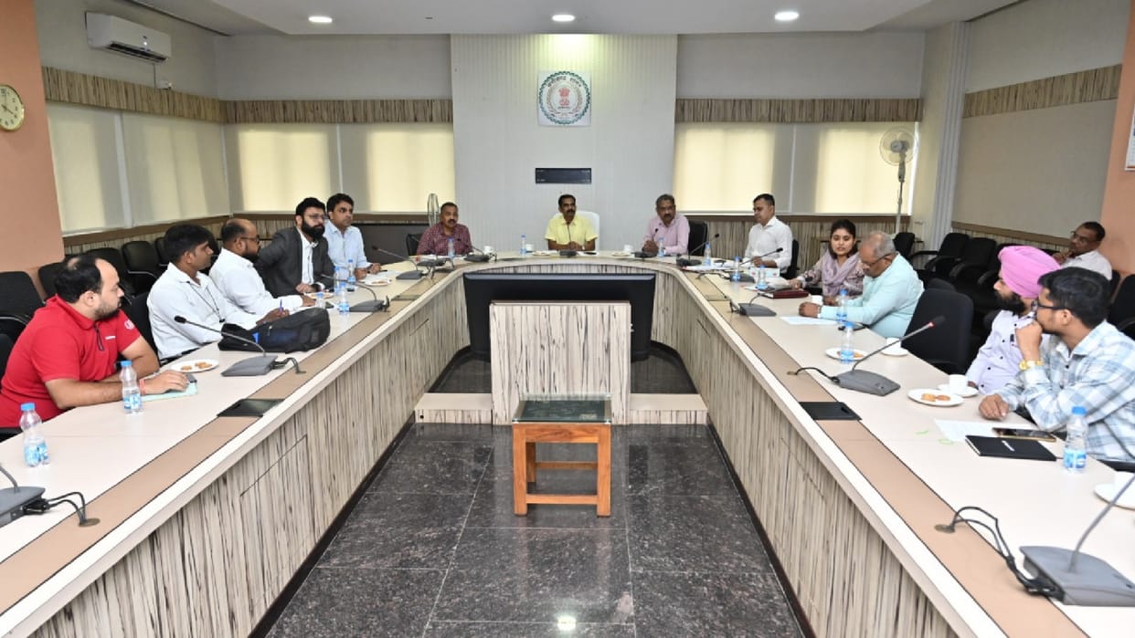 Meeting with vehicle companies to increase e-charging stations, purchase and use e-vehicles is getting a boost