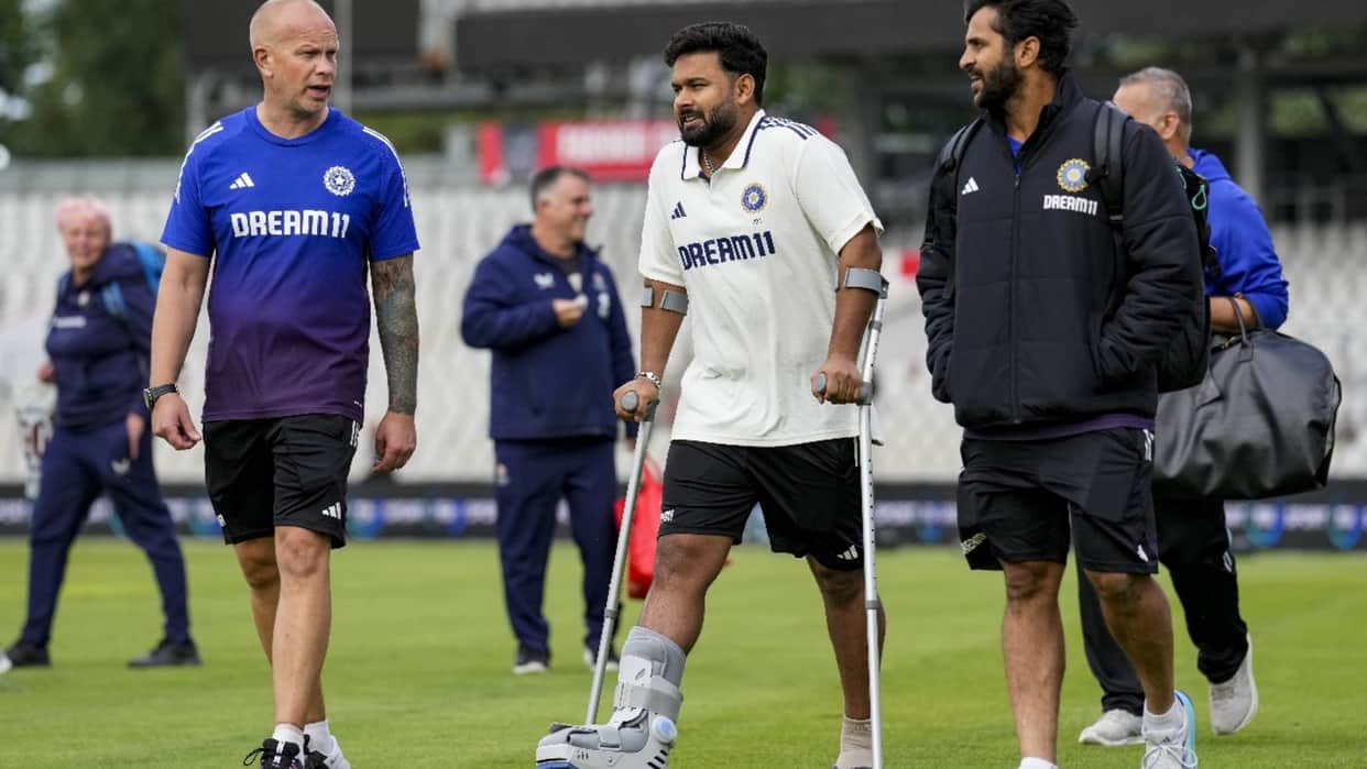 Chris Woakes has revealed that he said sorry to Rishabh Pant for the delivery that broke his toe