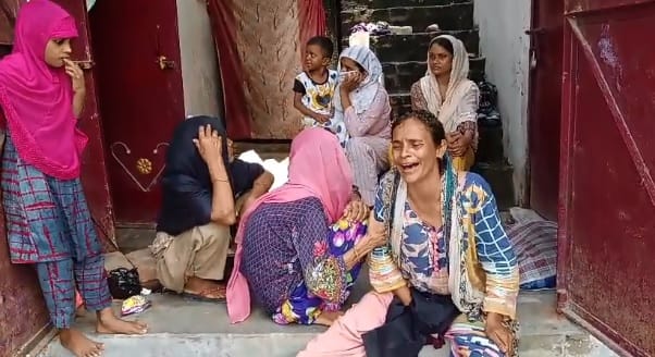 Kanpur Two brothers stabbed in old rivalry younger brother dies and elder brother is in critical condition