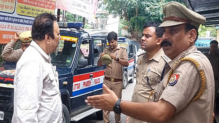 Kanpur: एसआईटी की जांच में अखिलेश दुबे और उनके साथियों के साथ मिले सबूत, ये अधिकारी रहे मददगार