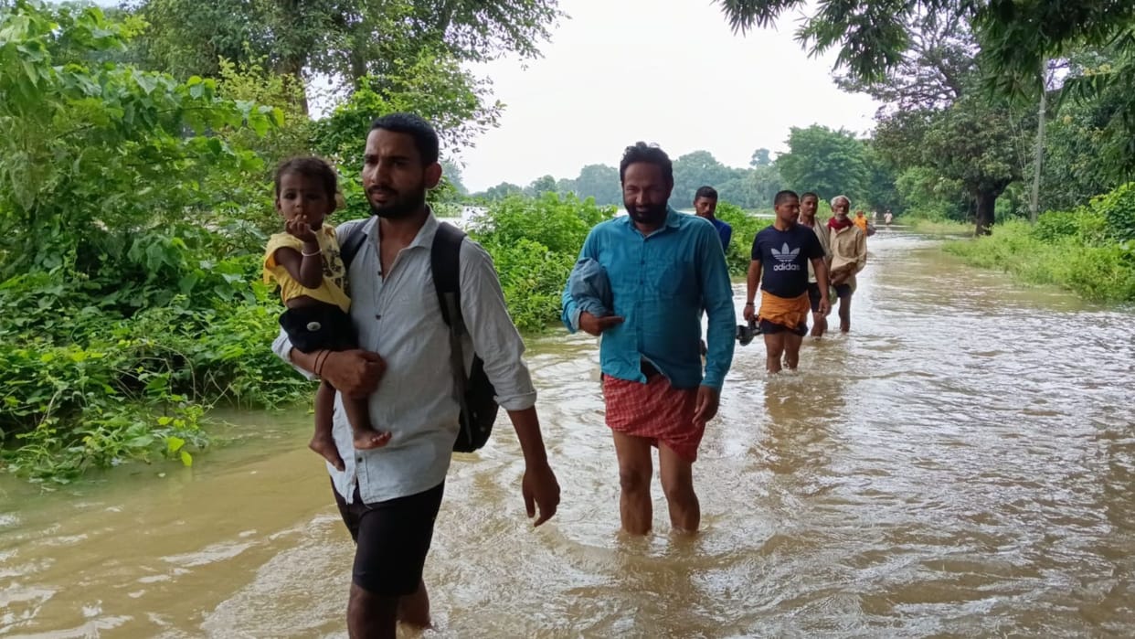 Bihar News: Sudden rise in water level of Ganga and Son river, flood in many villages of Diara
