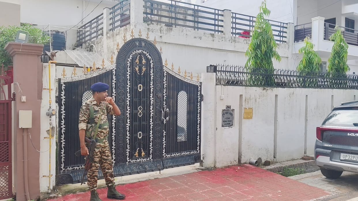 ED raided on many places of Nikant jain in Lucknow.