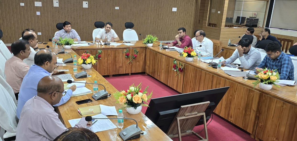 Jhansi: DM is unhappy with commercial tax and transport in the meeting, reprimanded for low collection compare