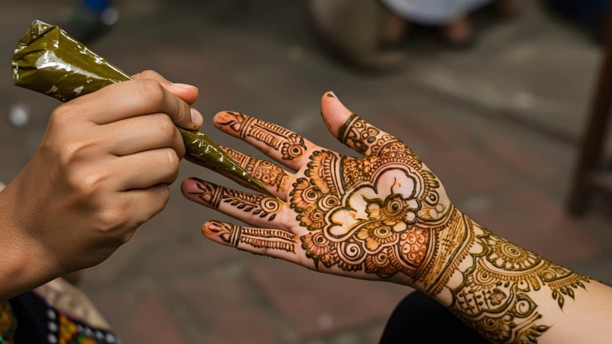 Raksha Bandhan 2025 Mehndi Design Photos Images Trending Latest Mehndi Designs Simple Full and Back Hand