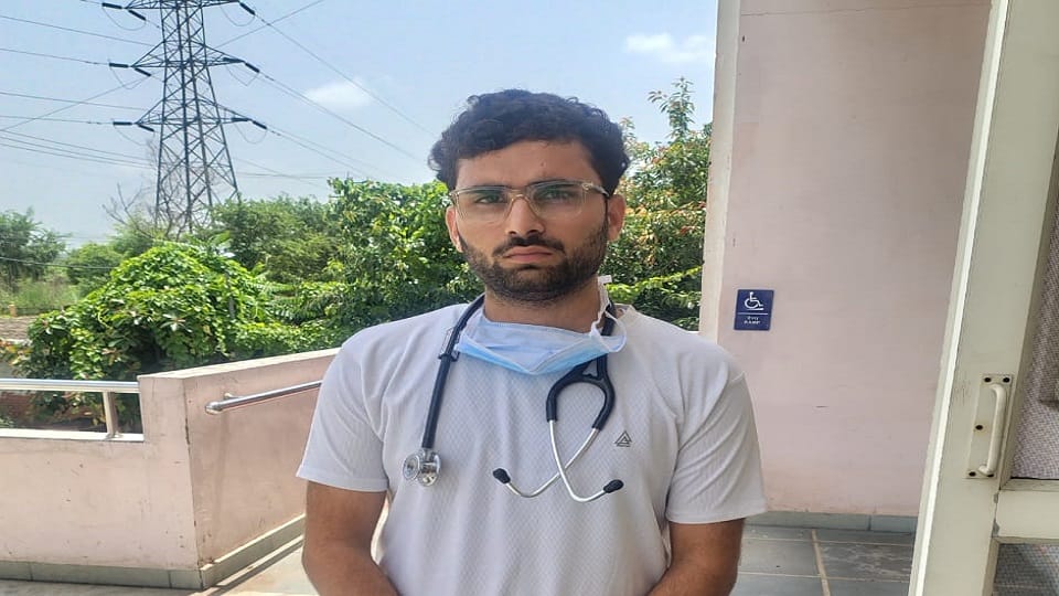 12th pass fake doctor caught in Rohtak PGI