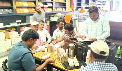 Jhansi: Food department takes action against big establishments before the festival