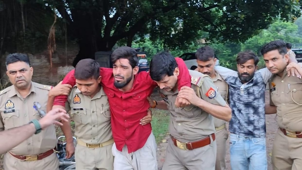 Police arrested two robbers in encounter in Bareilly