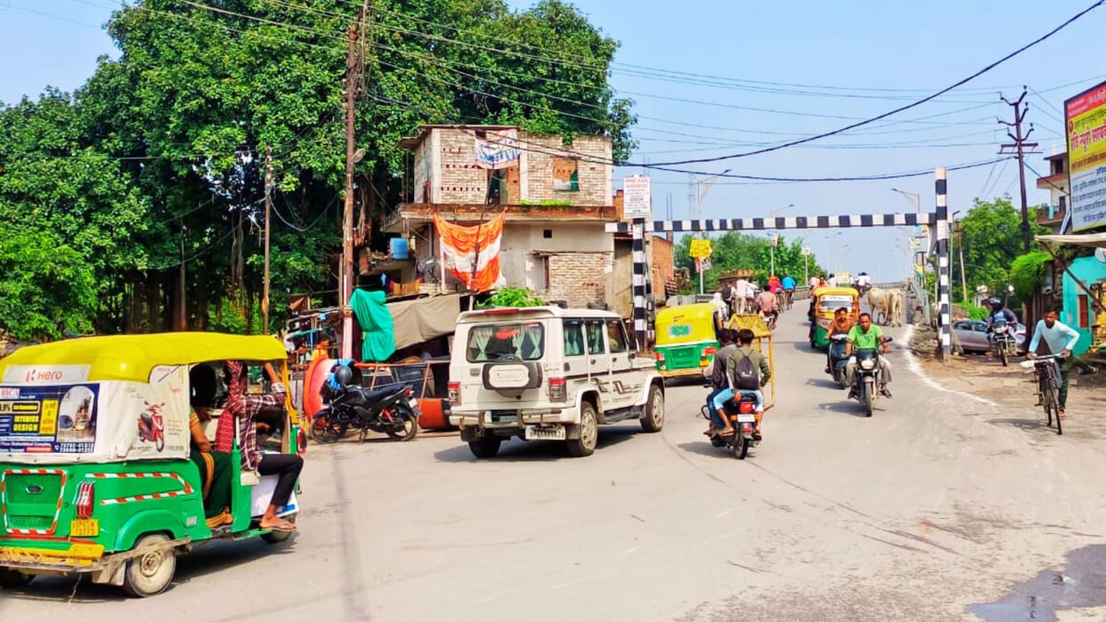 Flood Alert in up Samne Ghat-Ramnagar road reopened after 36 hours Namo Ghat still closed