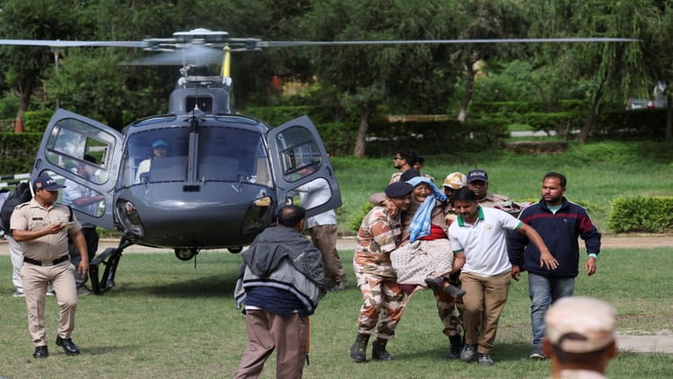 उत्तरकाशी आपदा: मौसम खुला तो 'आसमान' से मिली राहत...फंसे 657 लोगों को निकाला, लापता की तलाश जारी, तस्वीरें