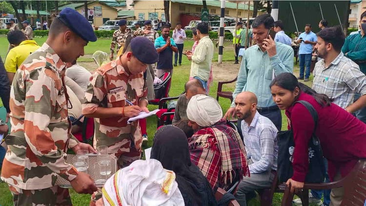 Uttarkashi: गंगोत्री जाते हुए दिखा था सुंदर धराली...फिर खौफनाक मंजर सुनाते ही रुंध गया गुजरात के यात्री का गला