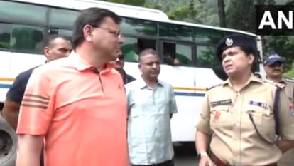 Uttarkashi Cloudburst Live: रेस्क्यू ऑपरेशन जारी, 65 लोगों को लाया जा चुका मातली, भटवाड़ी से आगे घर कराए खाली Uttarkashi Cloudburst Live Rescue operation started in Dharali many people including 10 army personnel missing