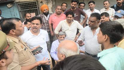 Meerut: Police raided drug sellers in Khairnagar, market closed in protest, ruckus for hours.