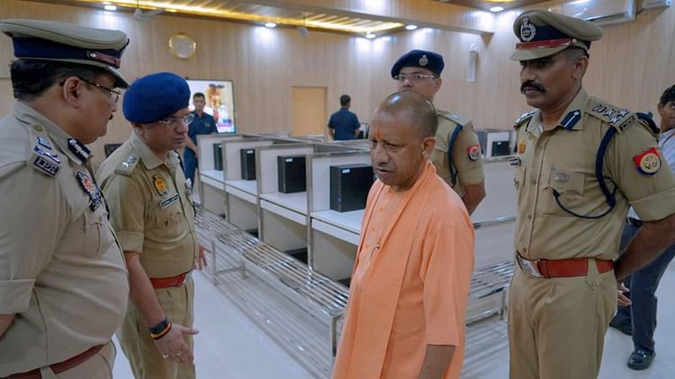 CM Yogi Sambhal Visit: सीएम करेंगे 546 करोड़ के प्रोजेक्टों का लोकार्पण और शिलान्यास, पुलिस लाइन का निरीक्षण