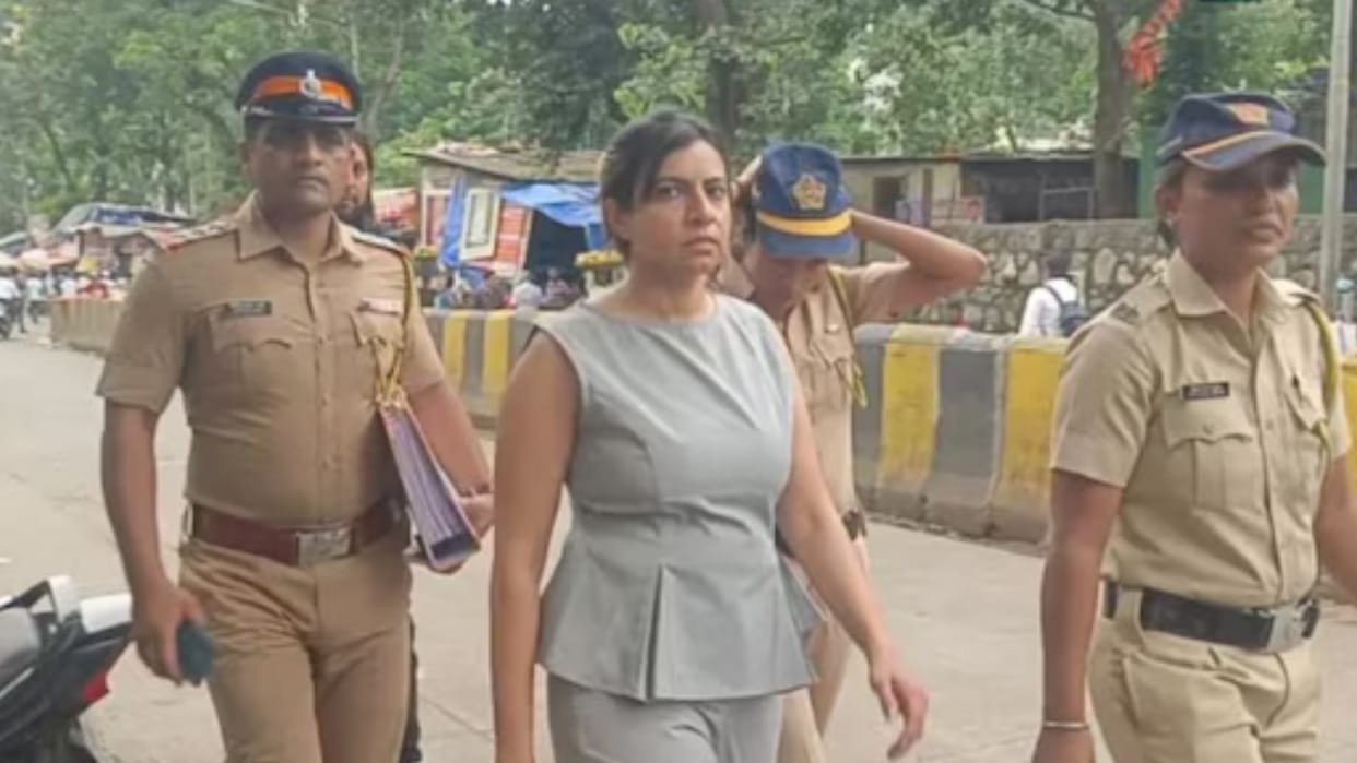 lover demanded ransom of Rs 1 crore from a female bank employee now police arrested him Know the story