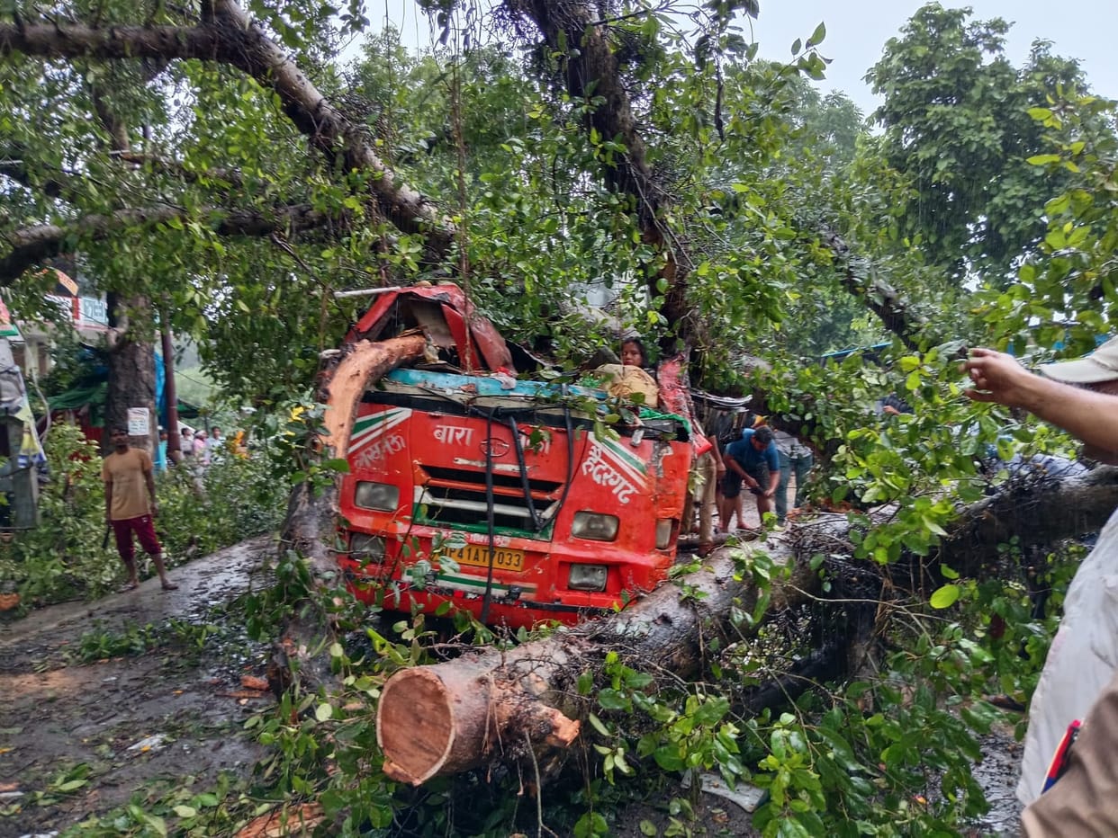 Barabanki Road Accident News: Tree Fell on a Roadways Bus, Three Women Died