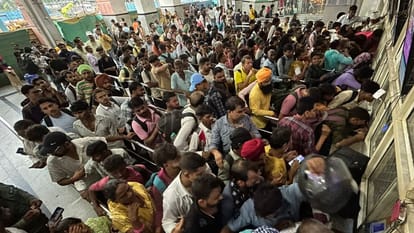 Crowd gathered at Chandigarh ISBT-43 Rakshabandhan and weekend heavy traffic jammed in city see video