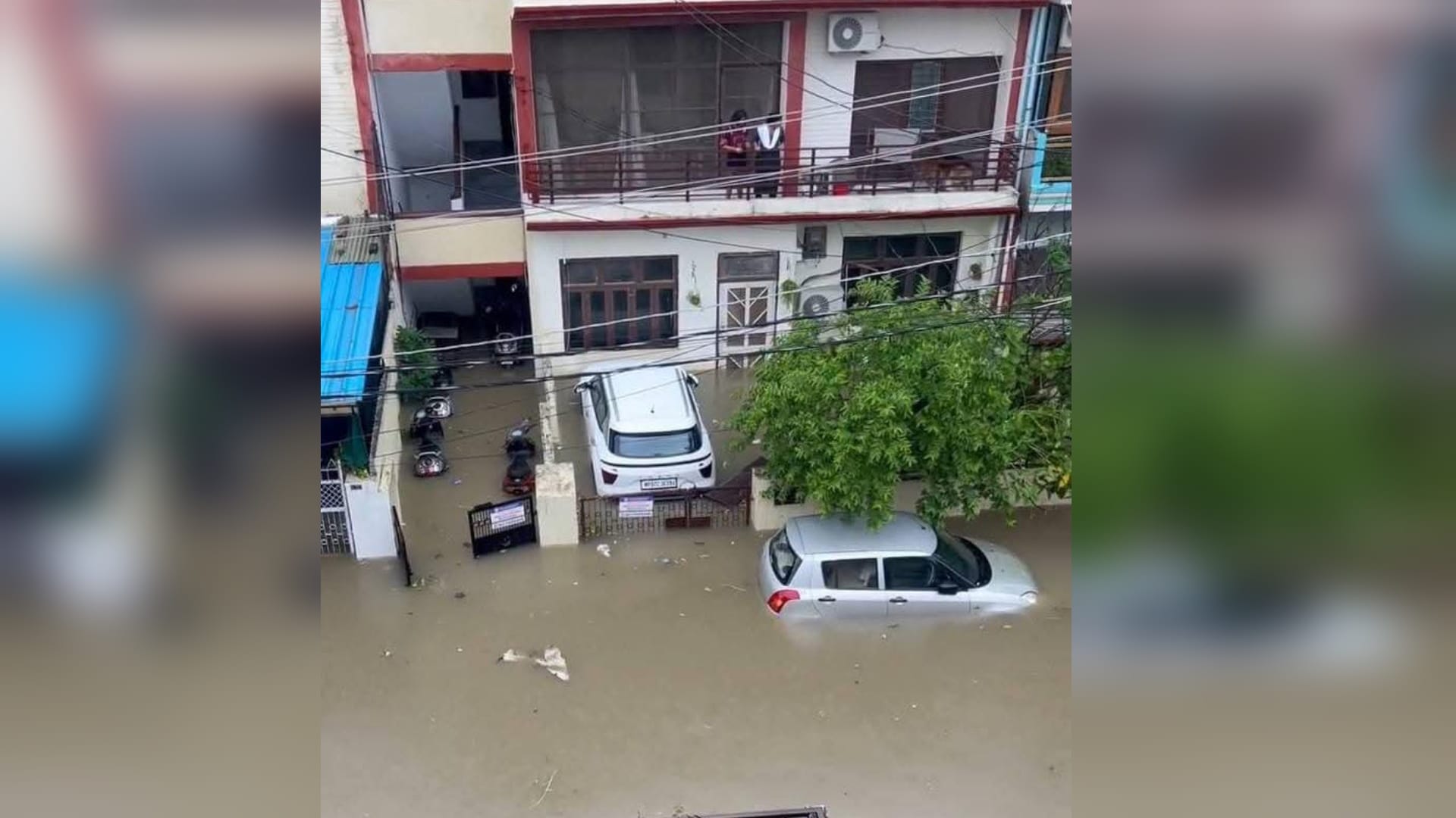Prayagraj News: After flood, now rain has caused havoc, roads and streets submerged, life affected