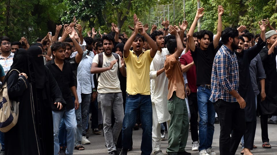 AMU students protest support from student-political parties and farmers organisations