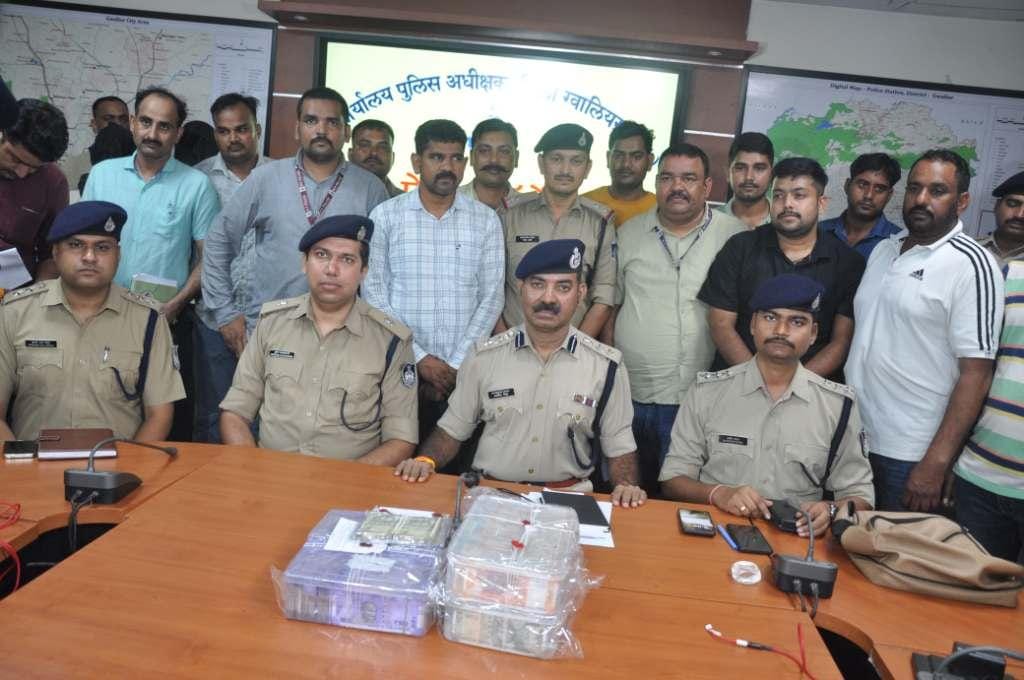 ग्वालियर पुलिस ने 6 अगस्त को हुई लूट के आऱोपियों को गिरफ्तार कर लिया।