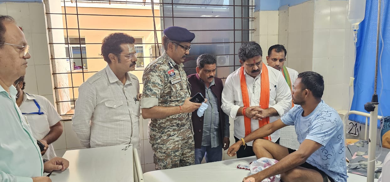 Jagdalpur: Deputy CM reached the medical college, met the injured, enquired about their condition
