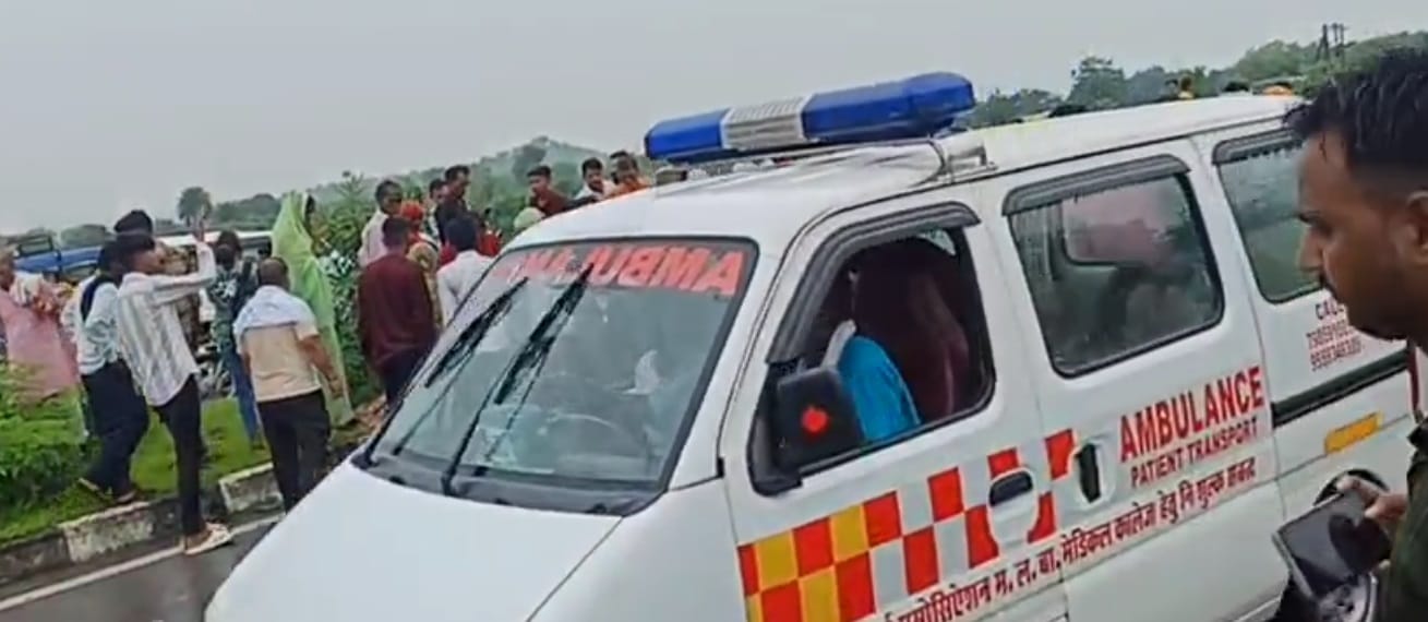 Car hits auto on Khajuraho National Highway one woman dies seven people injured
