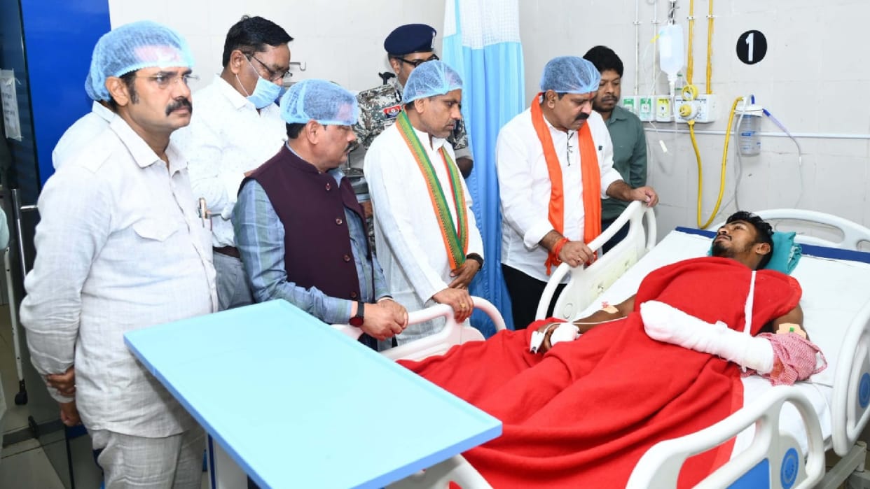 Deputy CM Vijay Sharma met the injured villager and soldier at the Medical College Hospital in Chhattisgarh
