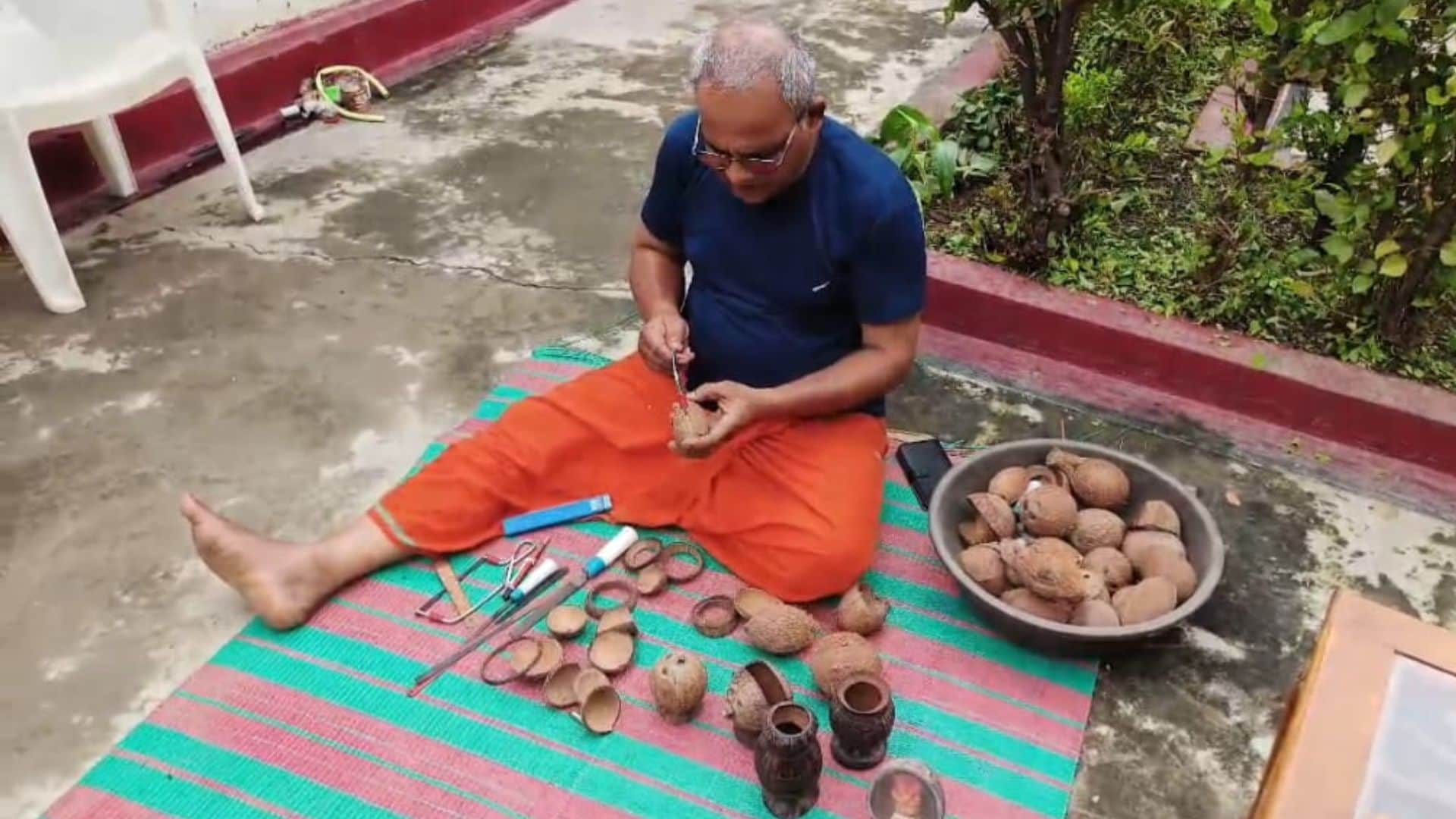 Maihar Temple Worker Creates Unique Coconut Shell Art with Hand Tools, Promotes Eco-Conservation