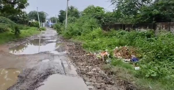 Kanpur Bad roads are hindrance in education children are unable to go school department not paying attention