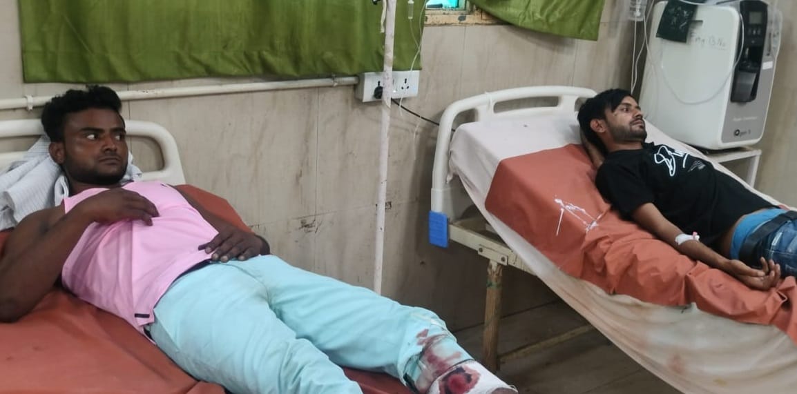 Farrukhabad Three accused of looting volleyball champion arrested in encounter two shot admitted in hospital