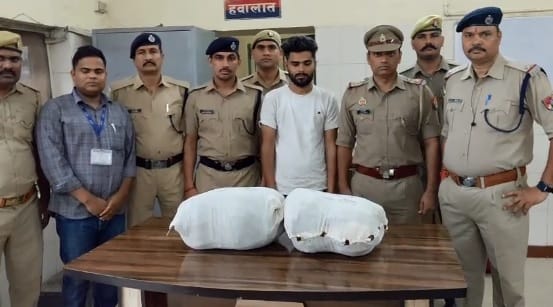 Kanpur Smuggler arrested with eight kg ganja at Central Station seized goods worth about one and a half lakh