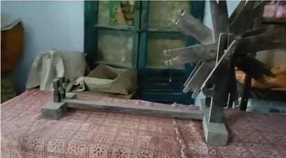 Kanpur Gandhi Bhawan a witness to history is turning into a ruin due to neglect walls have become dilapidated