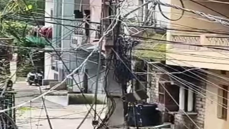 Lighting the house with stolen electricity proved costly court imposed a fine of 5 lakh 88 thousand on SECL em
