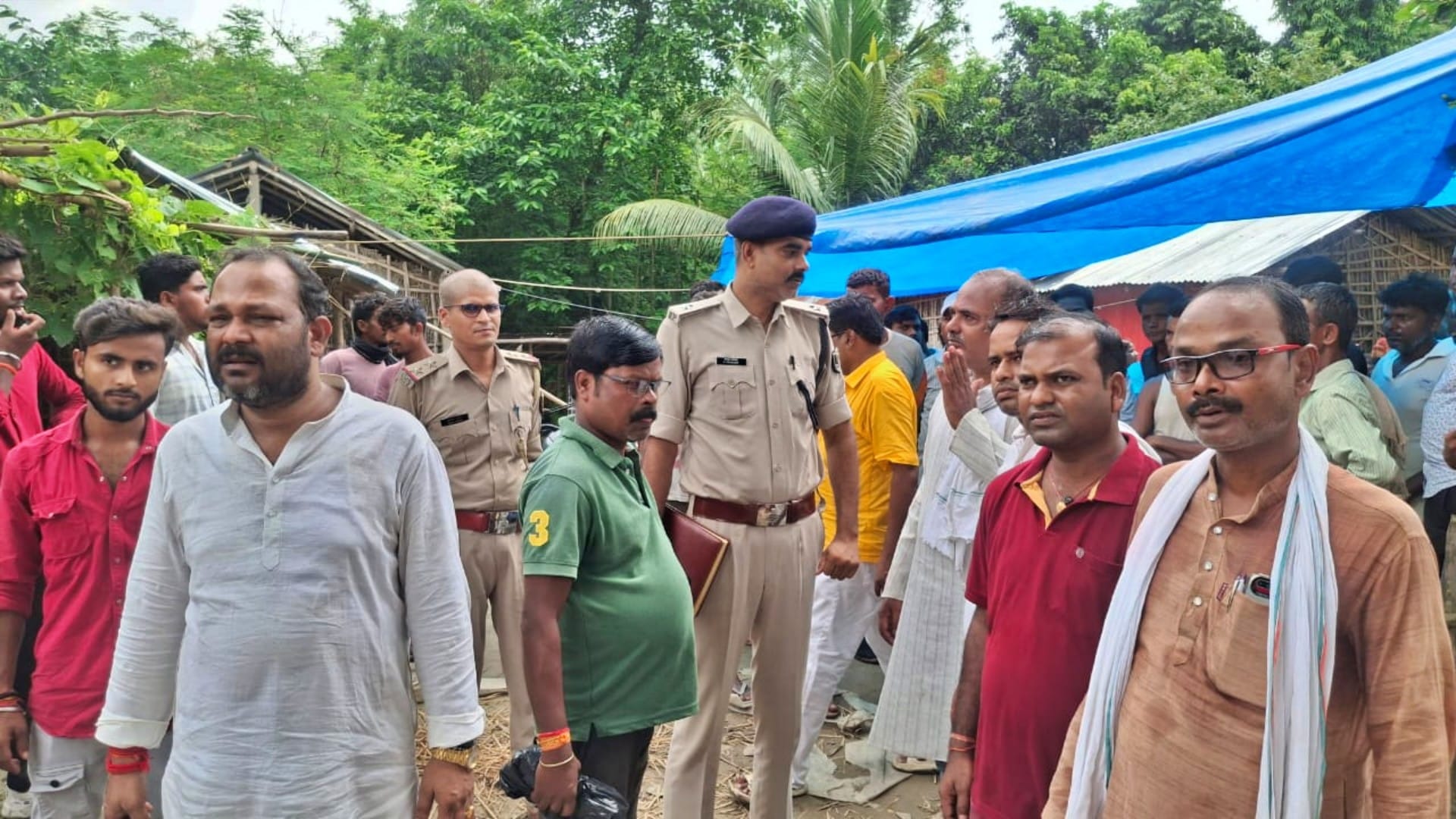 Katihar: Father and son burnt alive by sprinkling petrol; 12-year-old innocent dies, man's condition critical