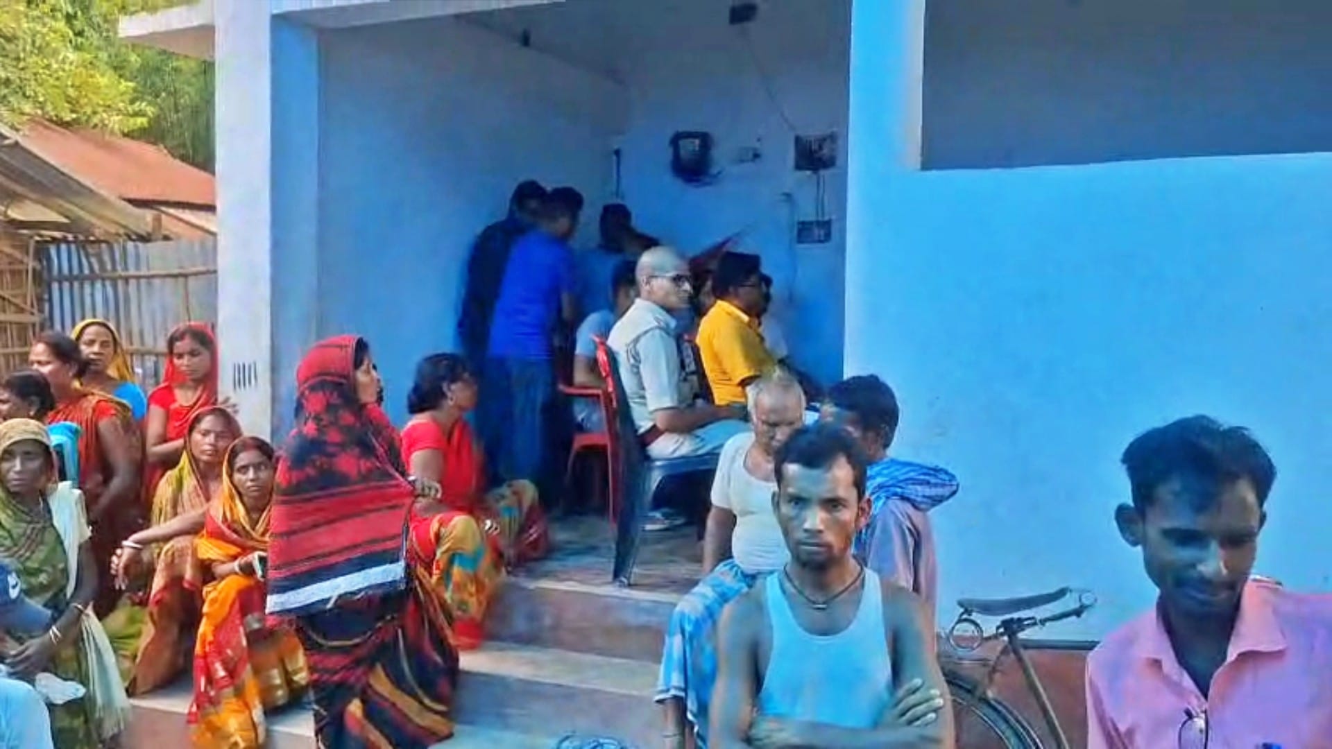 Katihar: Father and son burnt alive by sprinkling petrol; 12-year-old innocent dies, man's condition critical