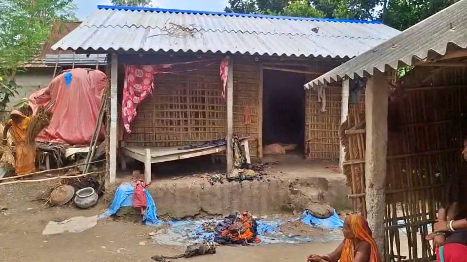 Katihar: Father and son burnt alive by sprinkling petrol; 12-year-old innocent dies, man's condition critical