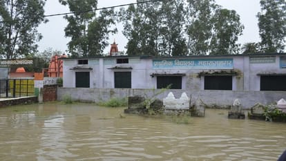 Muzaffarnagar: Ganga overflowed, only water in Khadar, people said - celebrate Raksha Bandhan or save life